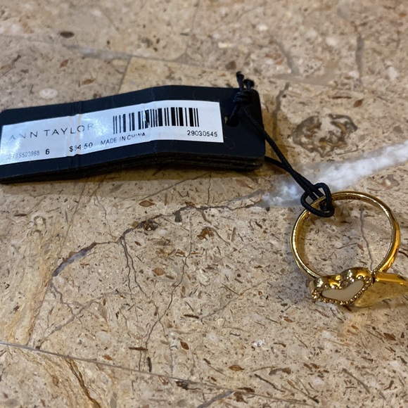Ann Taylor Heart Ring Size 6 Brand New with Tags - Picture 2 of 2